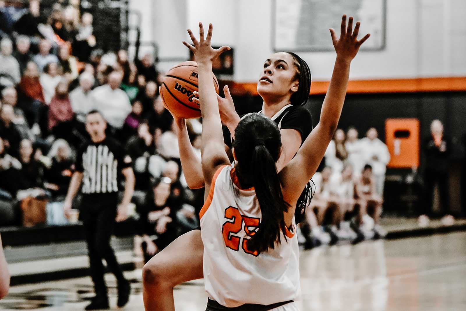 Jesuit's Sofia Bell drives to the basket against Beaverton's Ayesha Herrera on Tuesday night. (Photo by Fanta Mithmeuangneua)