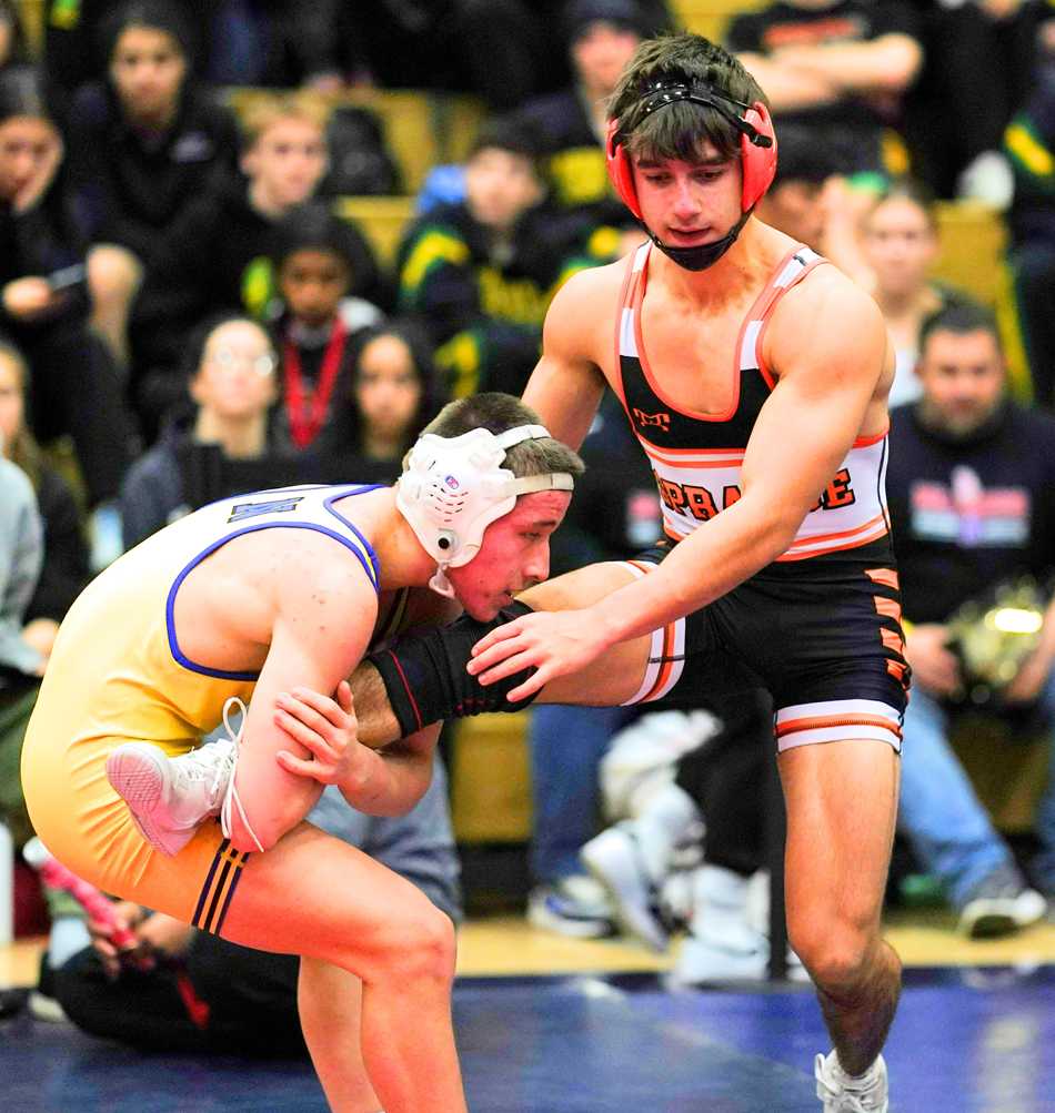 Newberg's Dillon Le (left) got the best of Sprague senior Andrey Cernev in the 152-pound class at Rose City (Jon Olson)