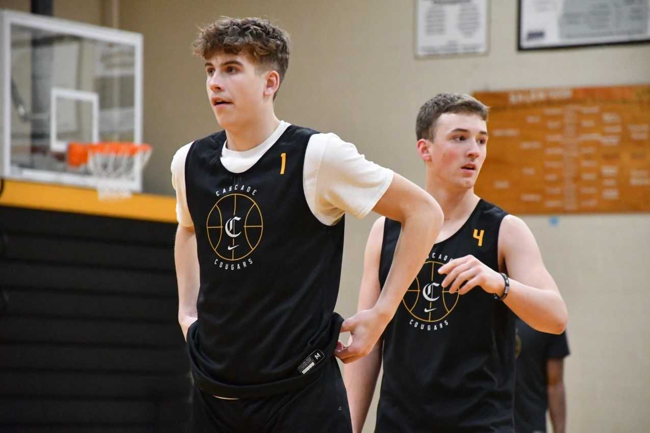 Kaiden Ford (1) and Landon Knox (4), the Oregon West player of the year, lead Cascade's backcourt. (Photo by Jeremy McDonald)