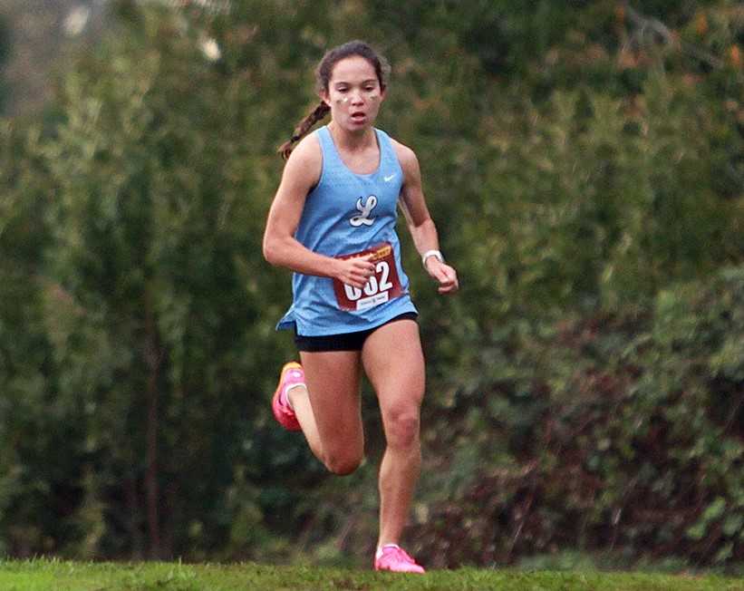 Chloe Huyler, a four-time state champion in Nevada, has made a splash in her debut at Lakeridge. (Miles Vance Sports Journal)