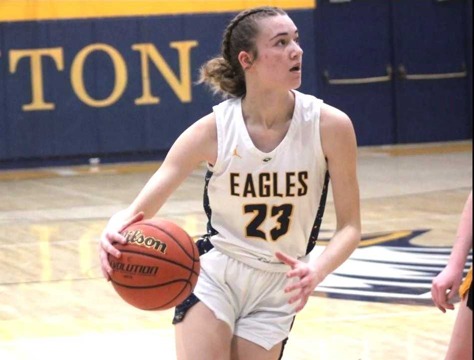 Sophomore Kathryn Samek's free throw in the final seconds lifted Stayton over Philomath 40-39. (Photo by Jeremy McDonald)