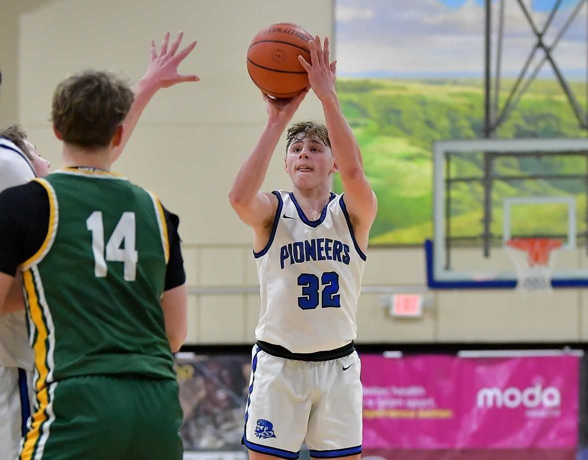 Gavin Hall scored 22 points to lead Western Christian in its semifinal win over Regis on Friday night. (Photo by Andre Panse)