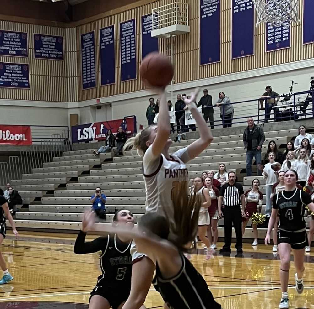 Freya Snow scores the winning bucket in the closing seconds to send Redmond over Summit and into the semifinals